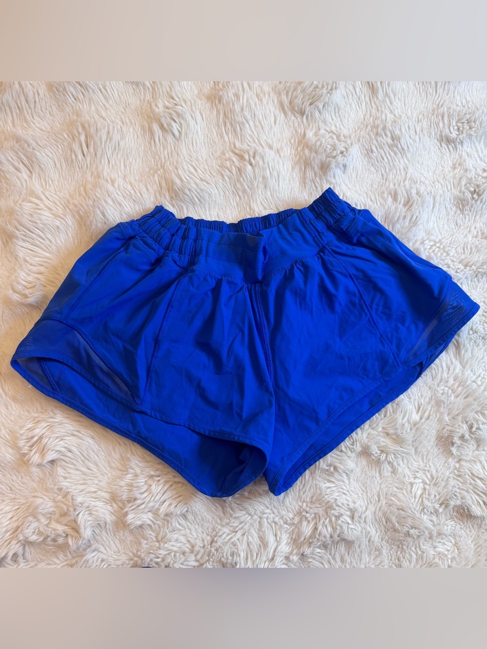 Lululemon Hotty Hot Short II *2.5"
Cerulean Blue